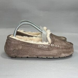 UGG Women's Size 7 Ansley Sheepskin Suede Slippers‎